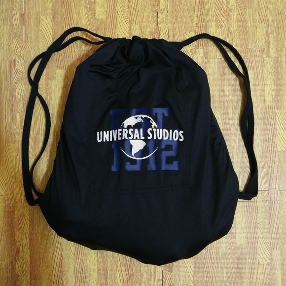 Universal Studios Est. 1912 Classic Graphic Quikflip Black Hoodie to Backpack XL - Picture 8 of 11